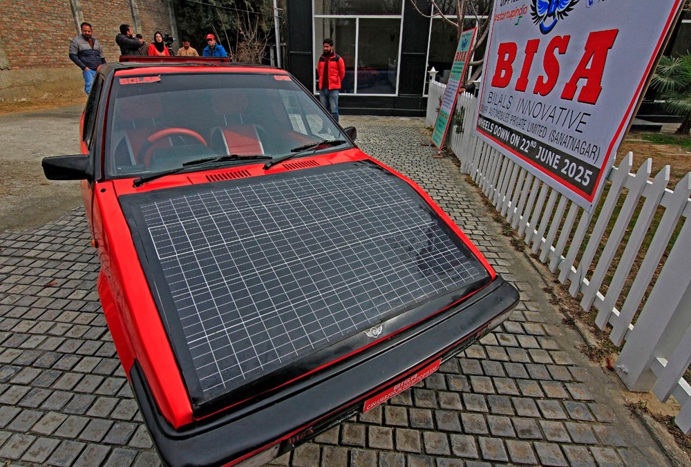 Yüksek teknolojili güneş arabası