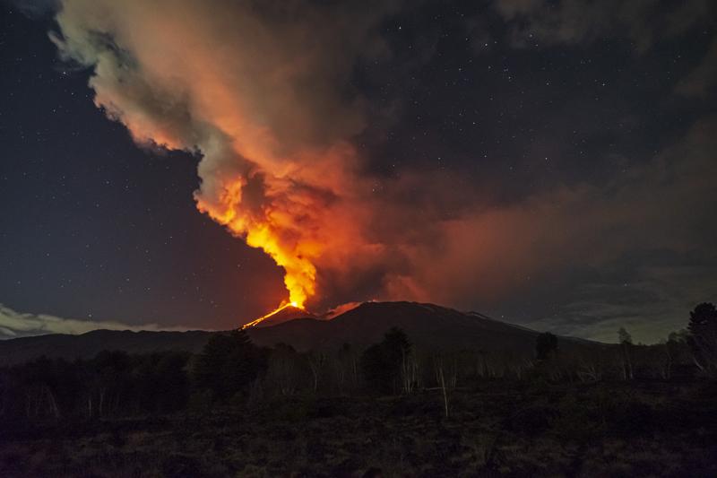 Etna Yanardağı'nda hareketlilik! İşte o anlar