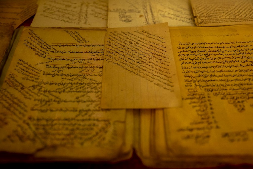 7 asırlık el yazması eserler