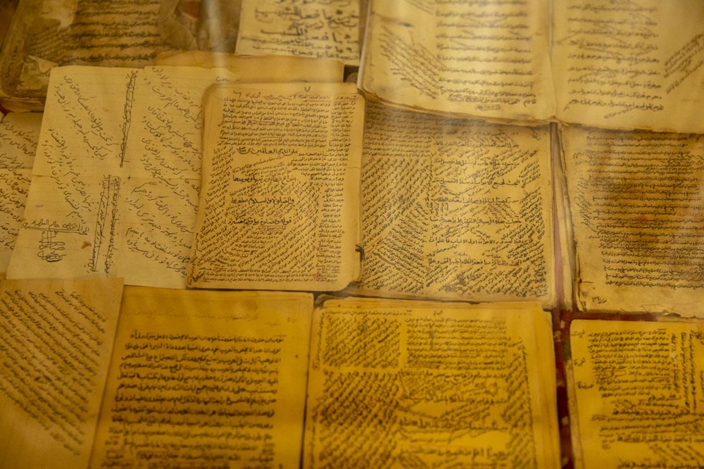 7 asırlık el yazması eserler