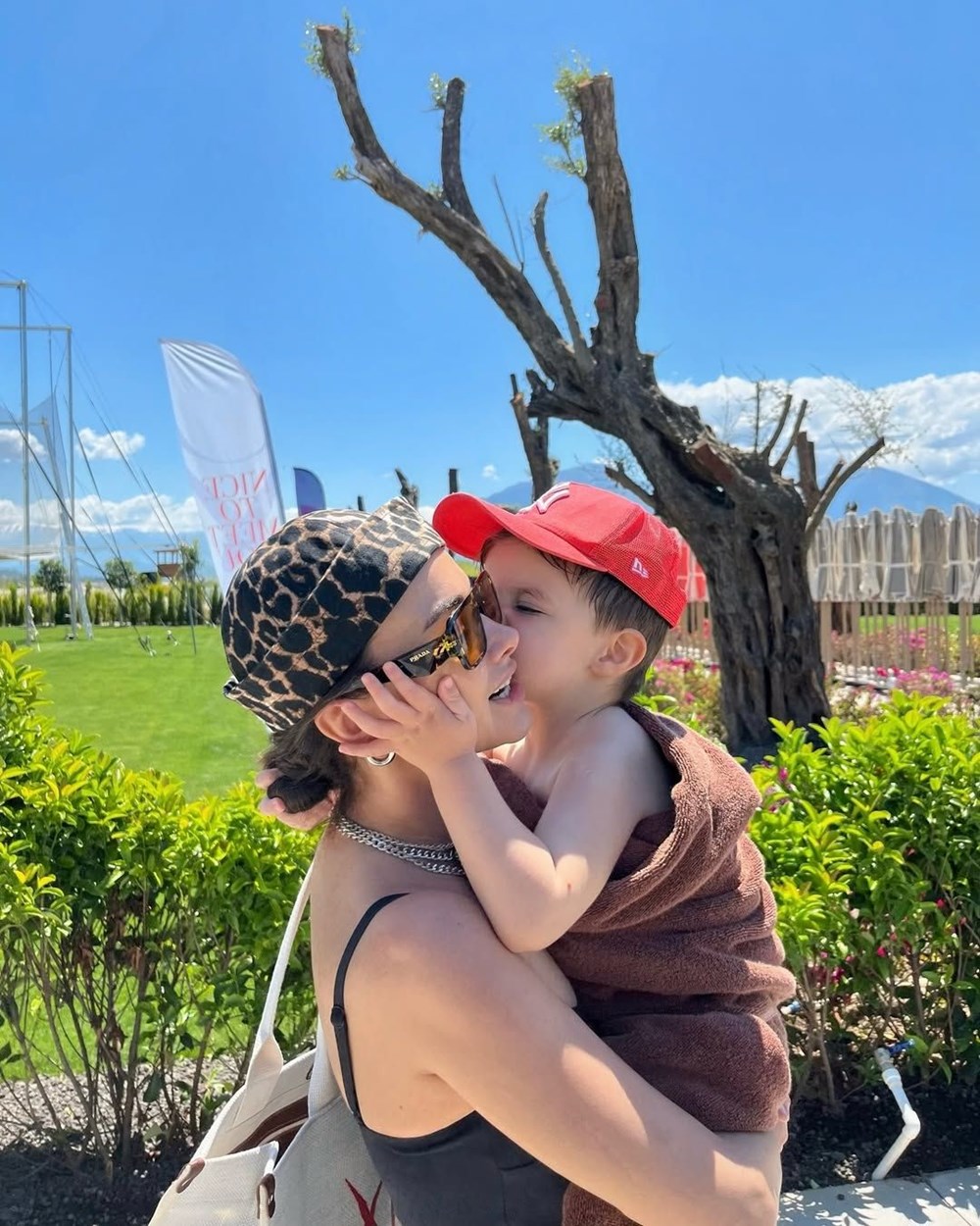 Oyuncu Hande Soral'dan mutlu aile pozları