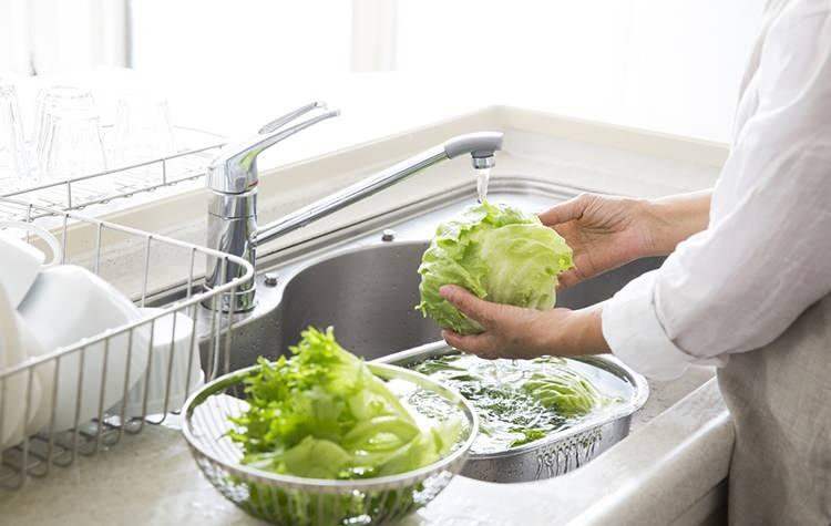 Tarım ilacını yok etmek için sirkeli su yeterli mi?